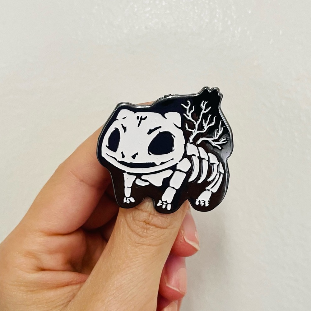 Bulbasaur skeleton pin